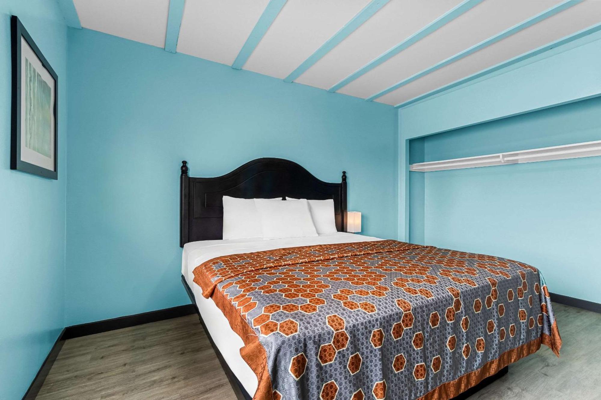 Rodeway Inn & Suites North Hollywood Burbank Airport - Universal Area Los Angeles Exterior foto