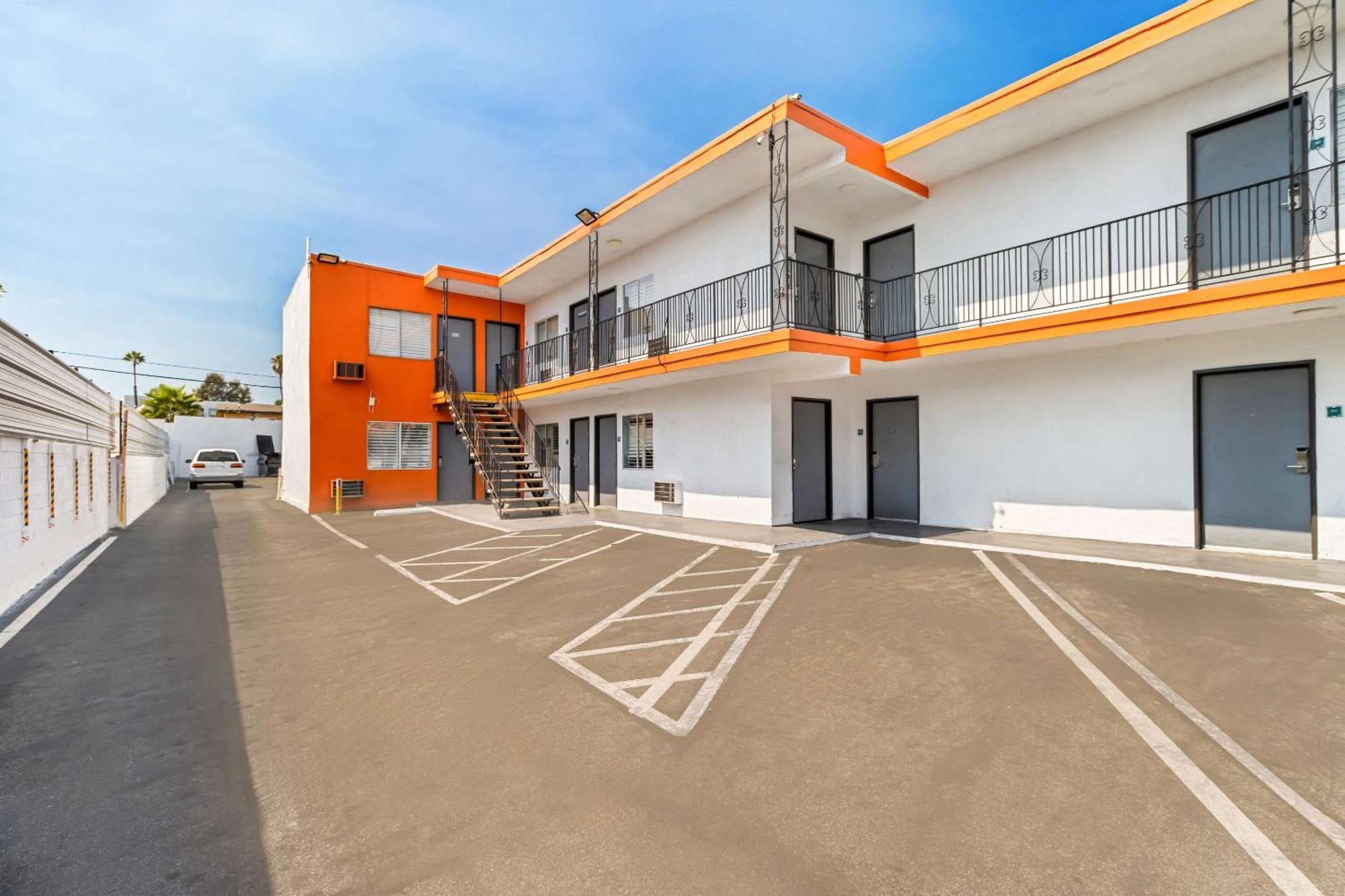 Rodeway Inn & Suites North Hollywood Burbank Airport - Universal Area Los Angeles Exterior foto