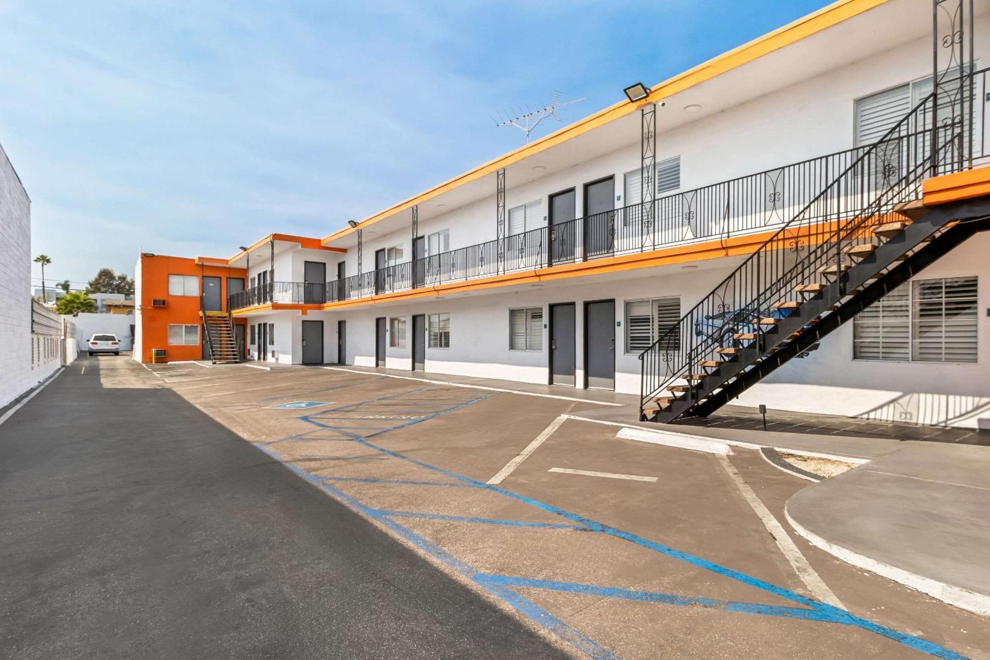 Rodeway Inn & Suites North Hollywood Burbank Airport - Universal Area Los Angeles Exterior foto